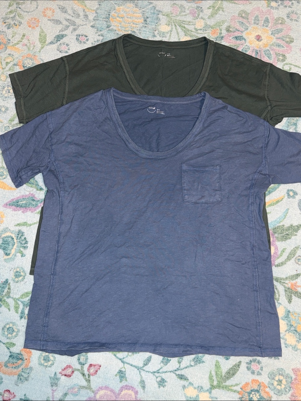 aerie Two-Tee Pack: Faded Blue and Olive Crew Tees M